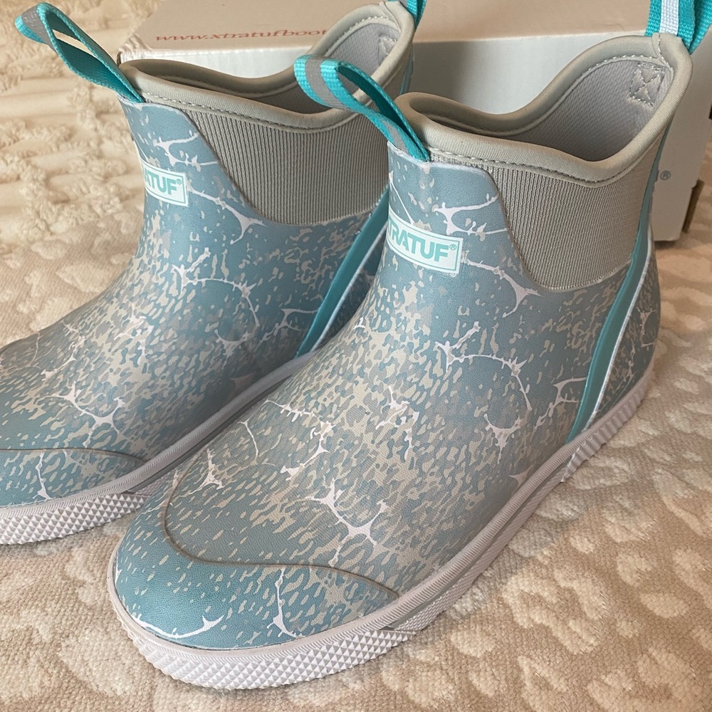 Brand New XtraTuff Boots - Blue Coho Print W8